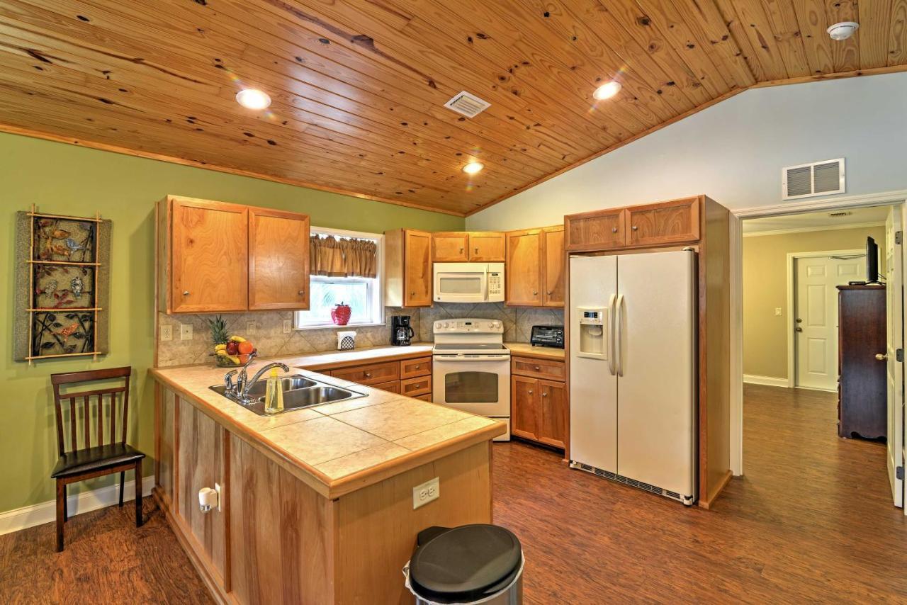 Crystal River Cottage On 1 Acre With Deck And Porch! Yankeetown エクステリア 写真
