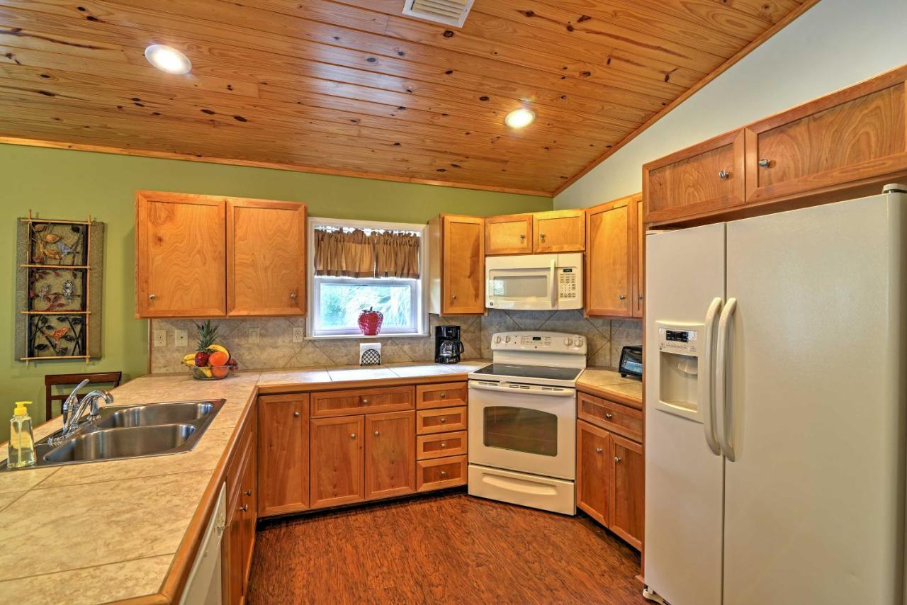 Crystal River Cottage On 1 Acre With Deck And Porch! Yankeetown エクステリア 写真